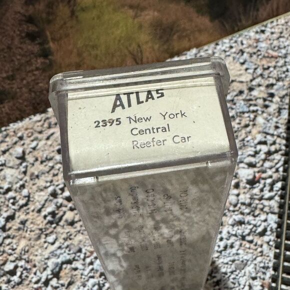 N Scale Atlas New York Central Reefer Car - Picture 7 of 7